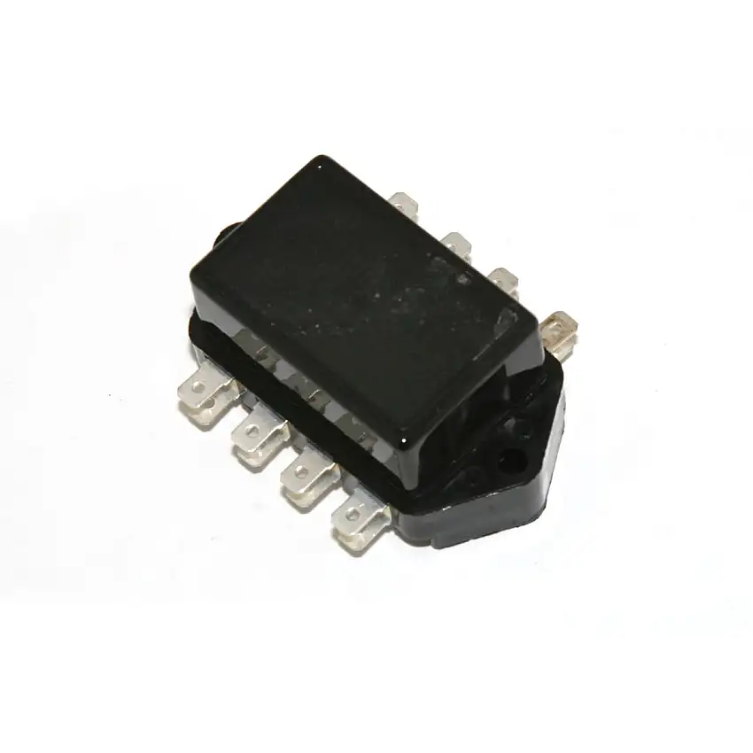 FUSE BOX, 4 fuse, includes cover