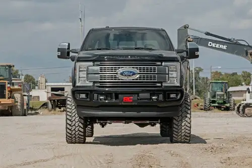 Rough Country 6in Ford Susp Lift Kit w/Radius Arms & V2 Monotube (17-19 F-250/350 4WD, Diesel) 55670