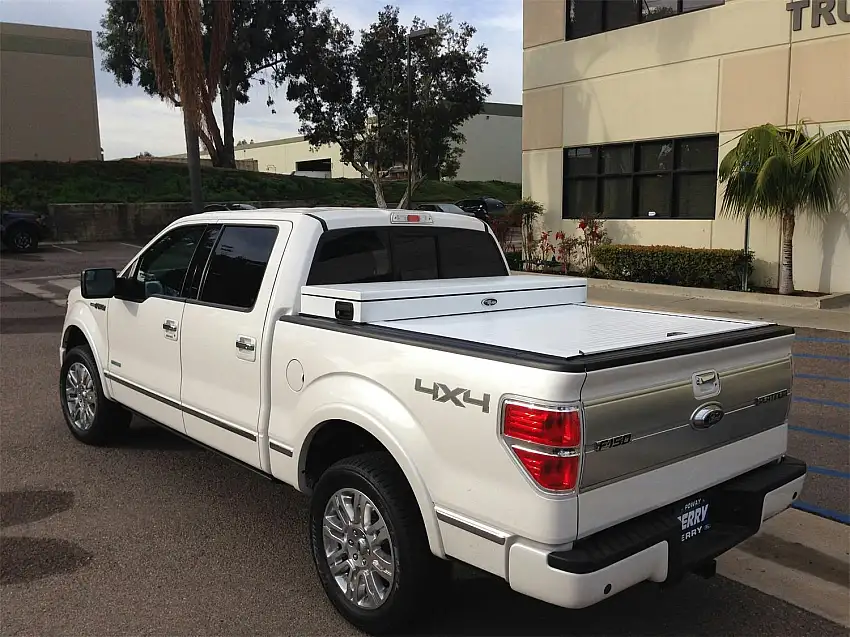 Truck Covers USA CRJR406WHITE Junior Size Toolbox and Hard Retractable Roll-up Tonneau Cover Combination